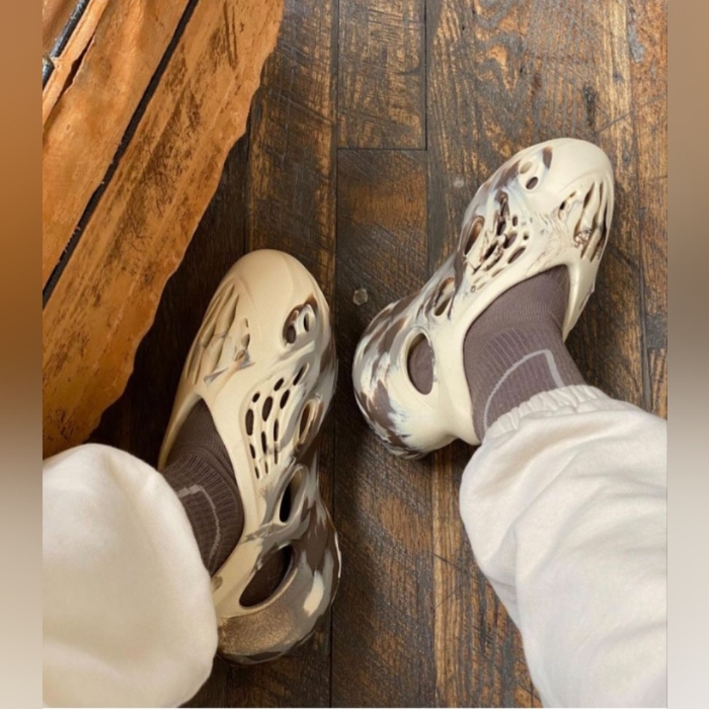 Brown and cream shoes size 6 (42)